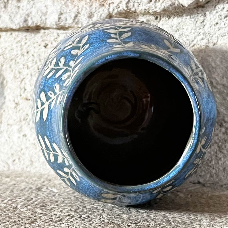 vase bleu poterie