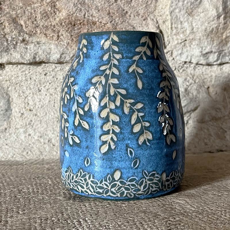 vase sgraffito motif feuille